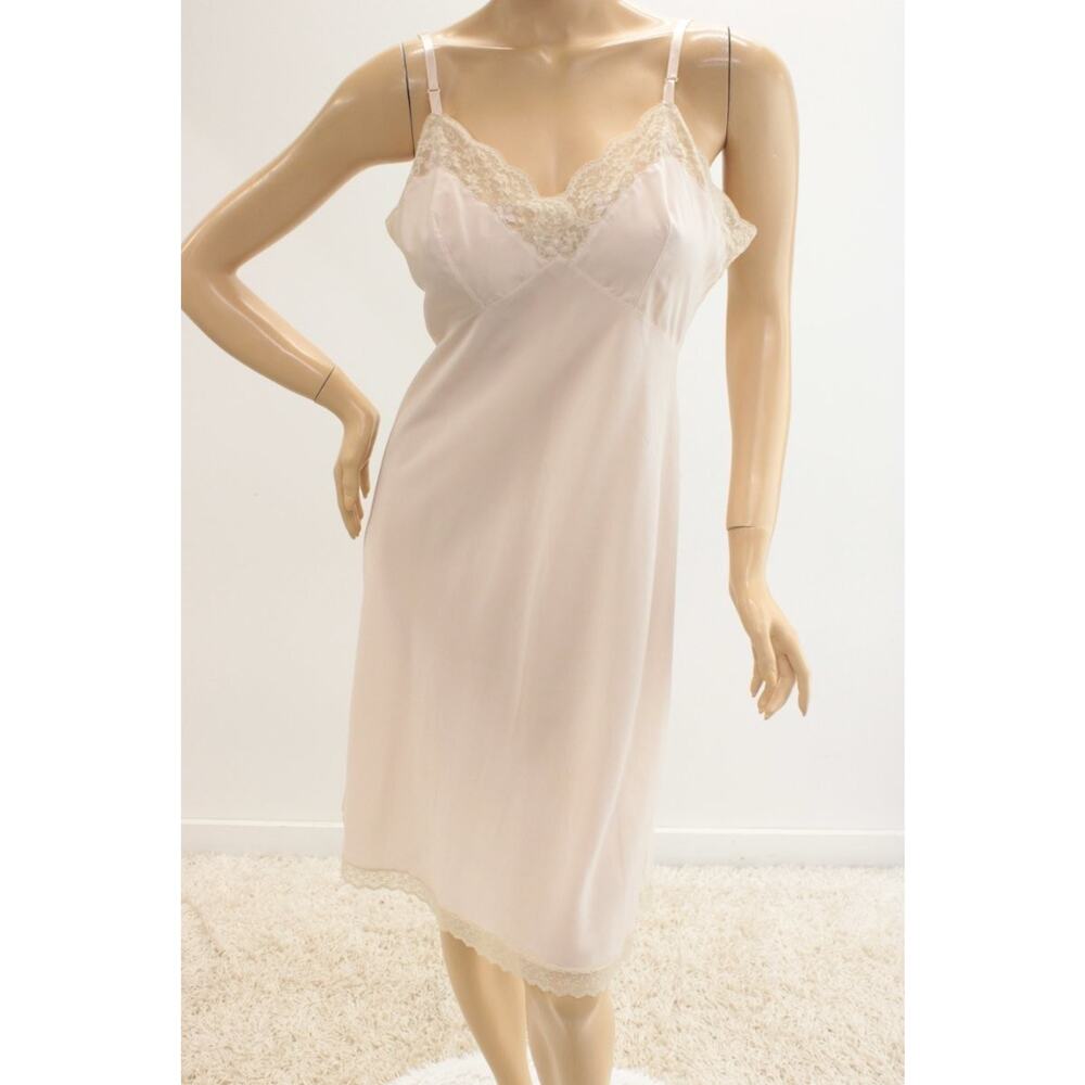 VTG Neiman Marcus Full Slip size 38 Beige Pink Wide Lace Trim Pinup Moulin Rouge